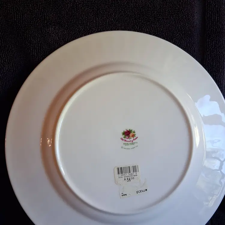 Vintage Royal Albert "Old Country Rose" patterned dinner plate