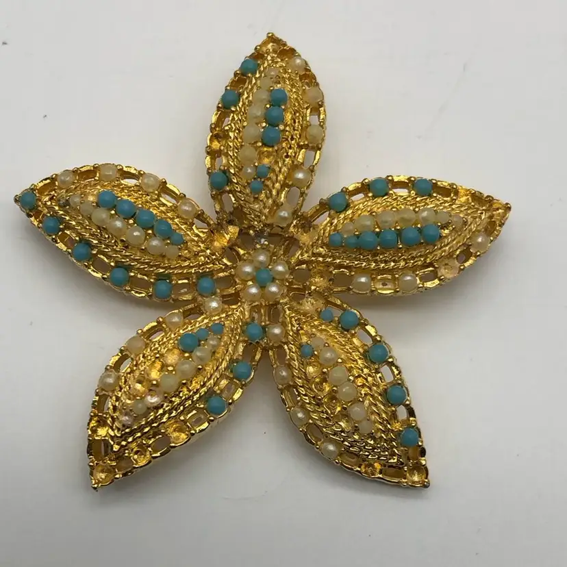 Sarah Coventry Star Flower Brooch Pin Goldtone 2.5” - See Missing Stones
