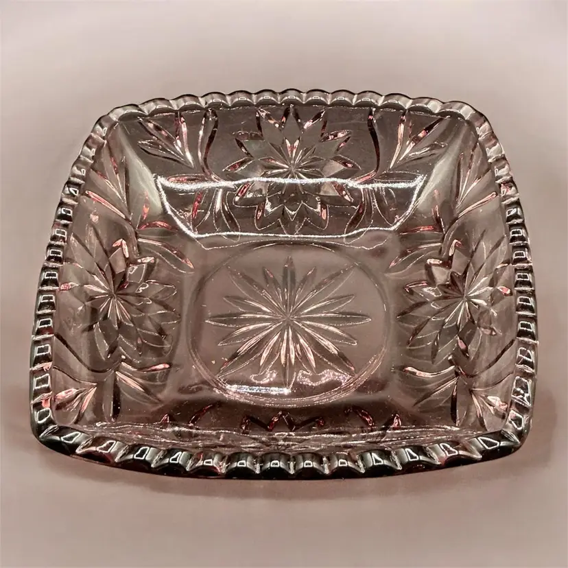 Indiana Glass Starburst Amethyst Glass Dish 6 1/4”x6 1/4”x1 1/2”