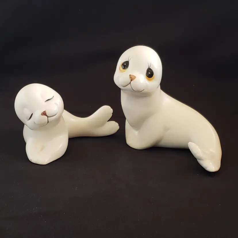 Oxford Ceramic Figurine Baby Seal and Adult White Made In Mexico set of 2 READ 