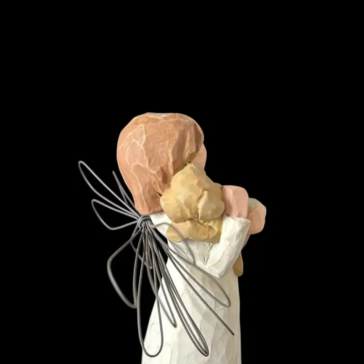 Willow Tree Angel Of Friendship Figurine Demdaco Design Angel Holding Puppy In Box #26011
5-1/4” T x W-1/2” W