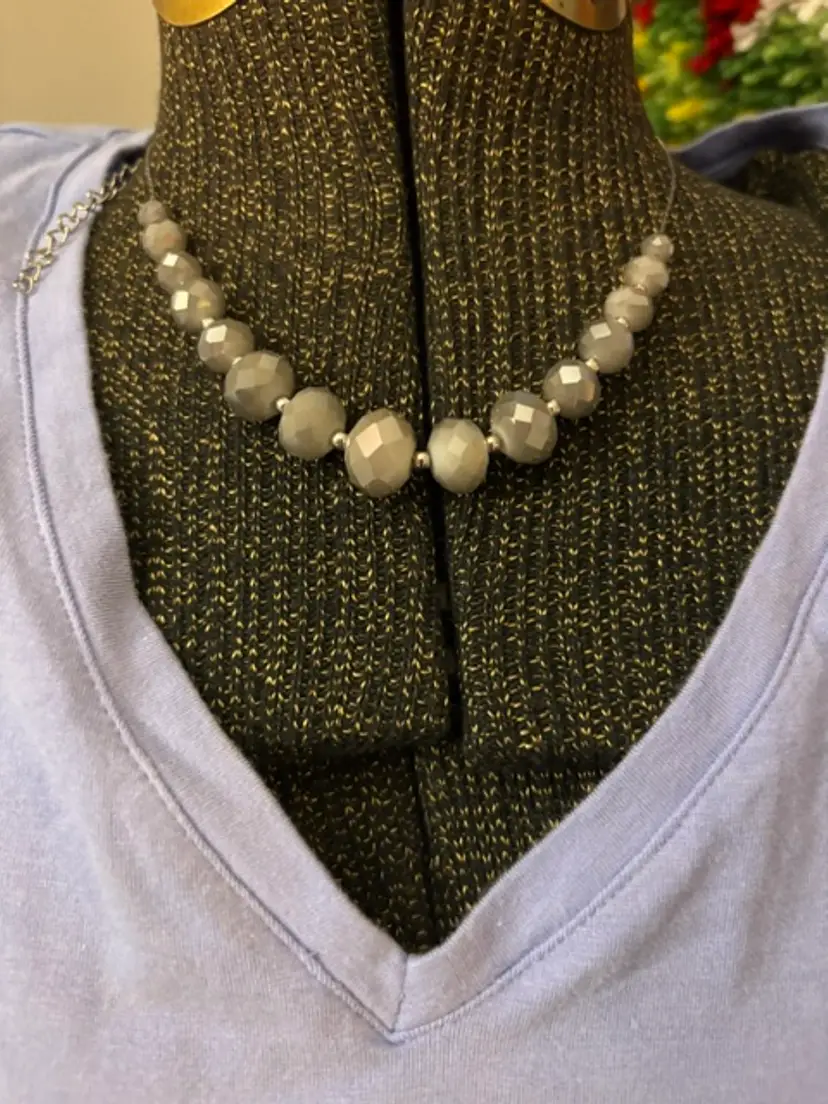 Paparazzi Irridesant Crystal Like Necklace With Matching Earring.