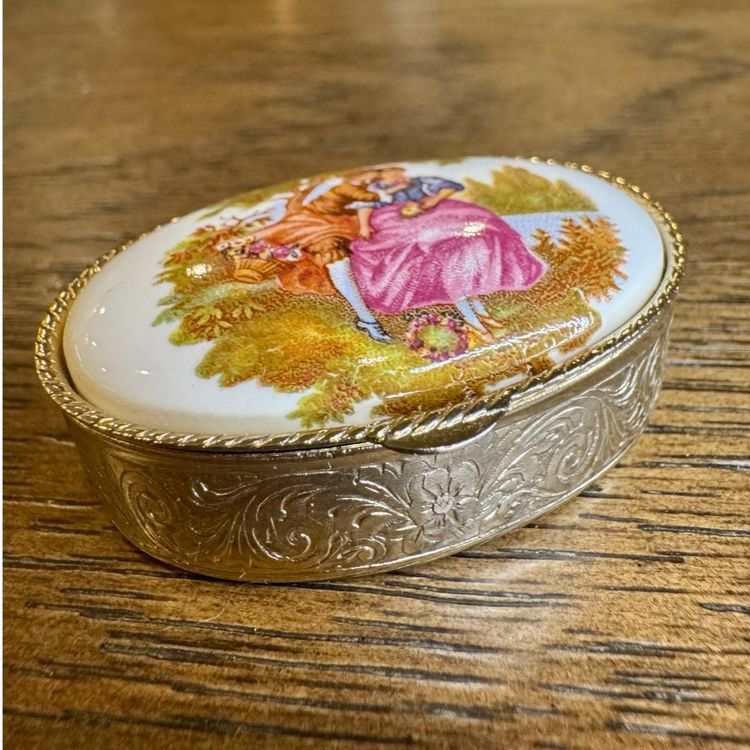 Mini Fragonard Porcelain Lid Oval Vintage Medicine box - Lovers Pill Box - French miniature box