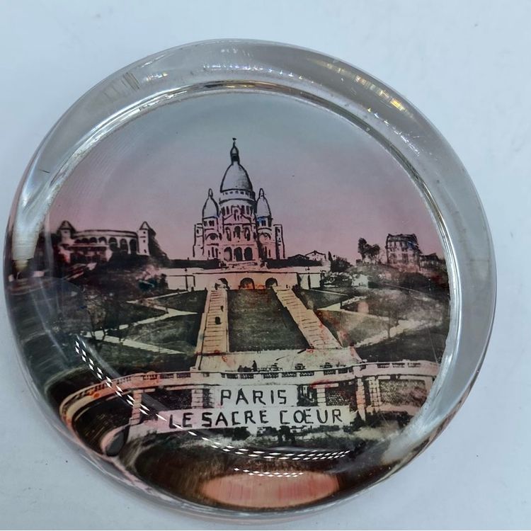 #0042 - Antique Paris Le Sacre Coeur France Souvenir Octagonal
Art Glass Paperweight