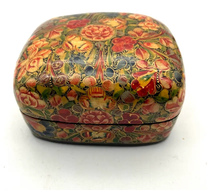 BIN - Kashmir Paper Mache Lacquer Trinket Box