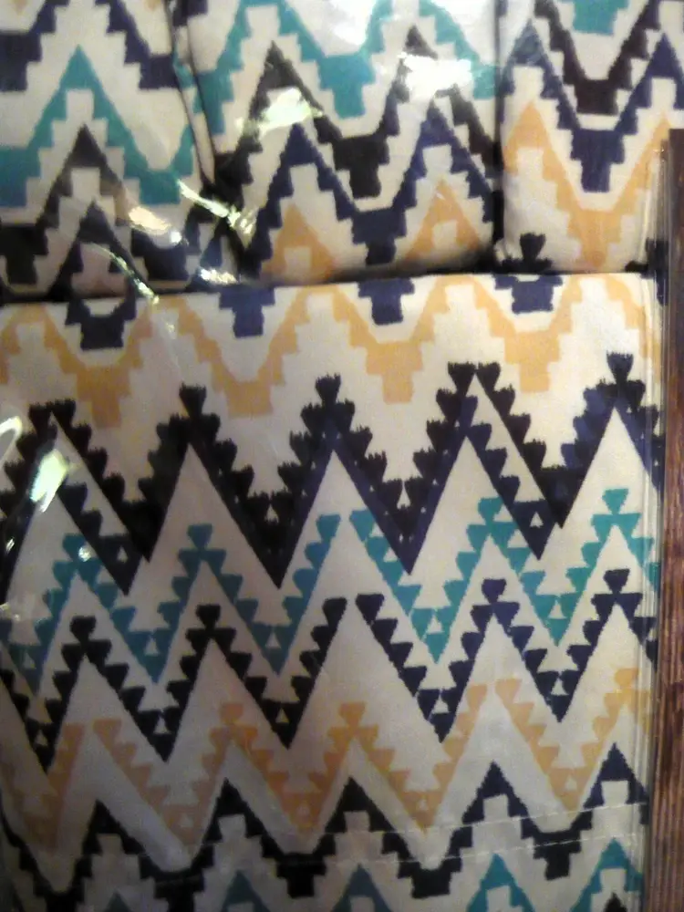 BROOKLYN LOOM SOFT TOUCH 12 PC SHEET SET QUEEN, WHITE/TAN & NAVY AZTEC NEW