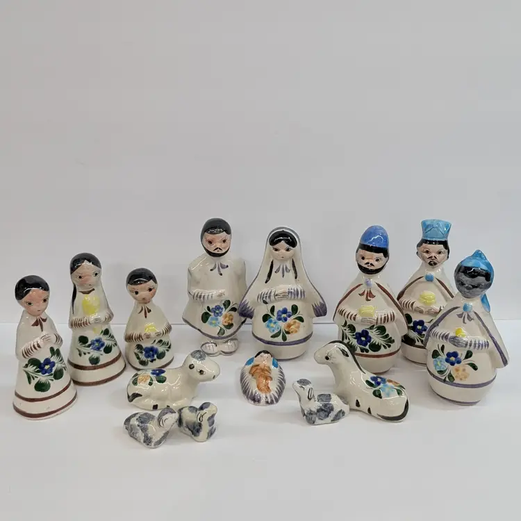 Vintage Tonala Mexican Folk Art Pottery Nativity Christmas 14 Piece Set Large