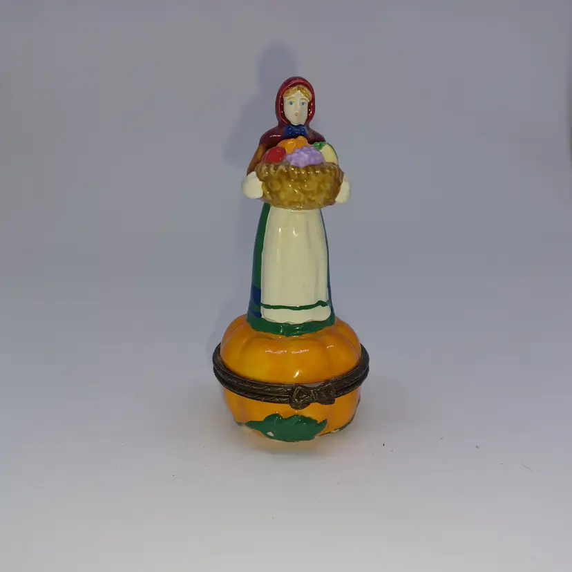 Vtg Midwest of Cannon Falls Pilgrim Lady on Pumpkin Thanksgiving Trinket Box