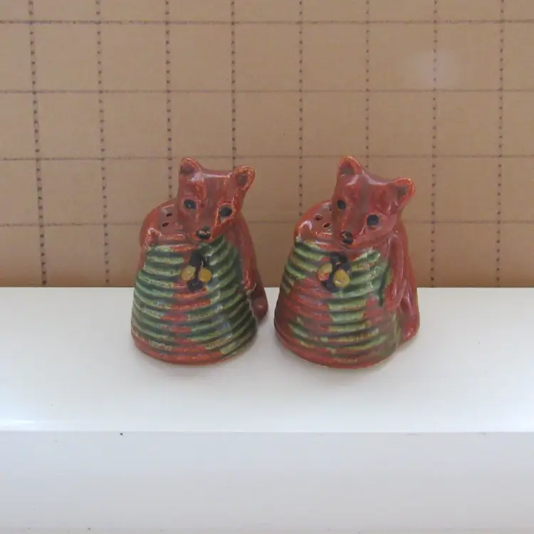 VTG Bears with Beehives Salt and Pepper Shaker Set