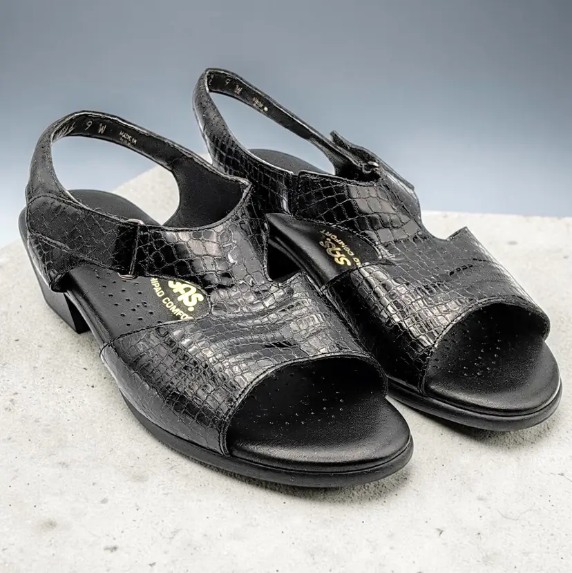SAS Suntimer T-Strap Sandals Womens Size 9 W Black Croc Patent Leather Shoes