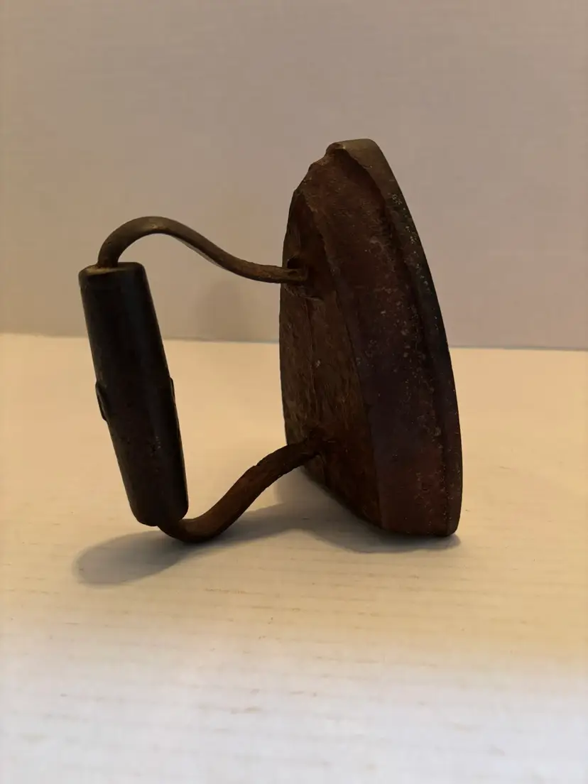 Antique Cast Iron #5 "Sad Iron" Unbranded 5.5 inches Tall 5 pounds
