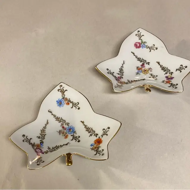 #4216 Pair East German Martinroda Trinket Dishes 4 X 5 Inch Floral And Gold Design On Leaf Shape