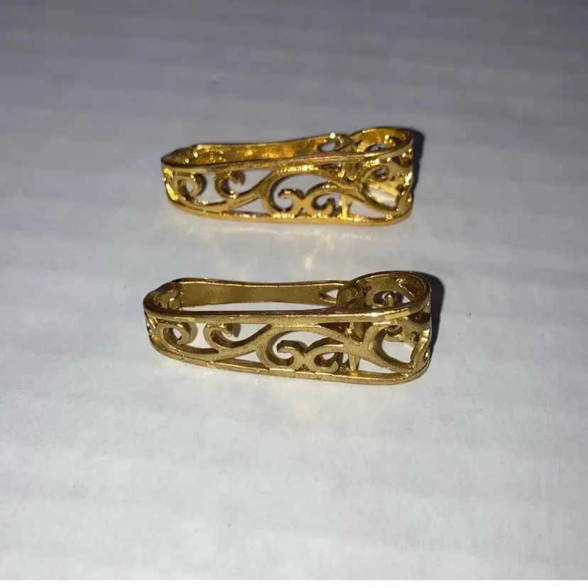 2 Gold Tone Bails 1 1/4” x 1/2” Snap Closure