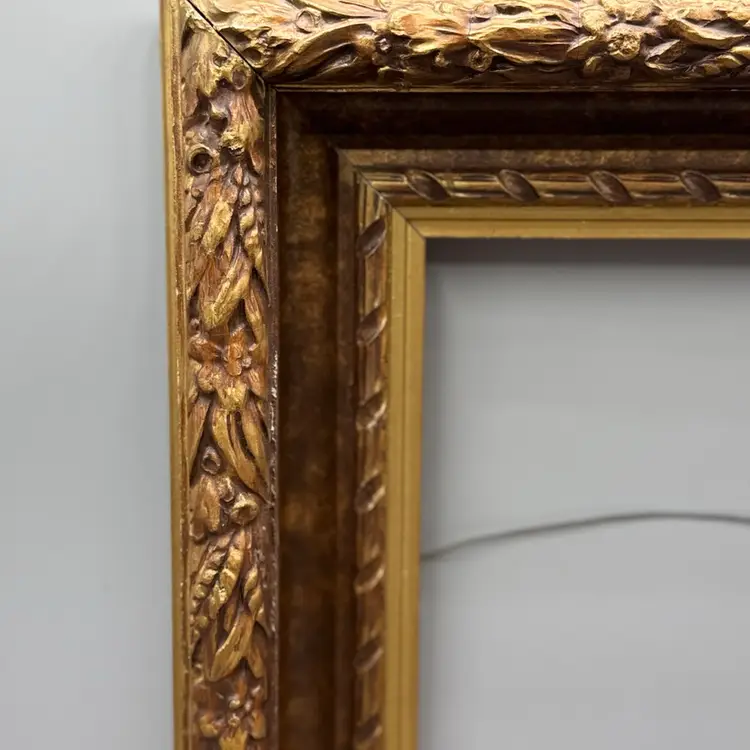 Antique Victorian Style Ornate Giltwood Frame – Heavy Relief Floral Molding – 15.5”x13.5”
(8x10”opening)