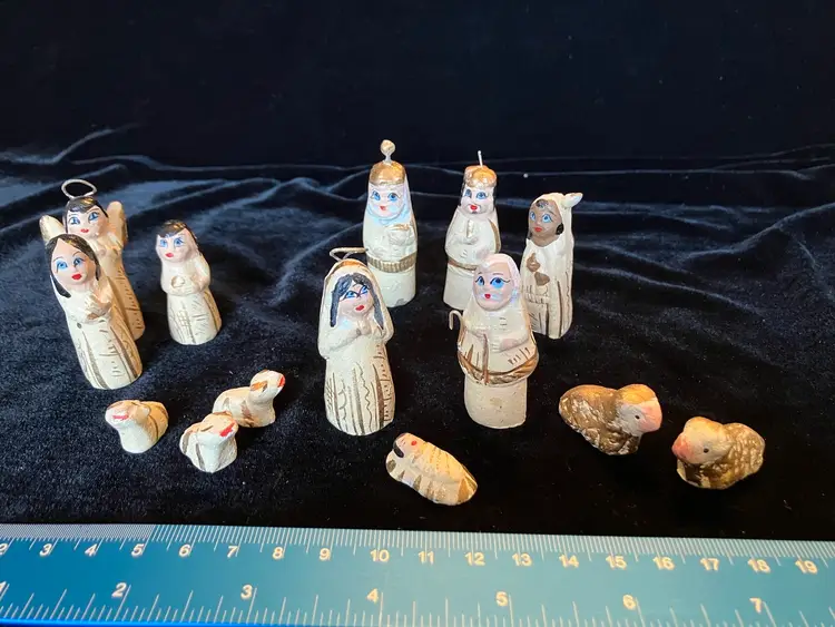 1775-Vintage Tiny Clay Nativity Figurines - See Description