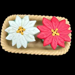 Avon Christmas Blossoms Poinsettias Tabletop Collection Salt and Pepper Shaker Set