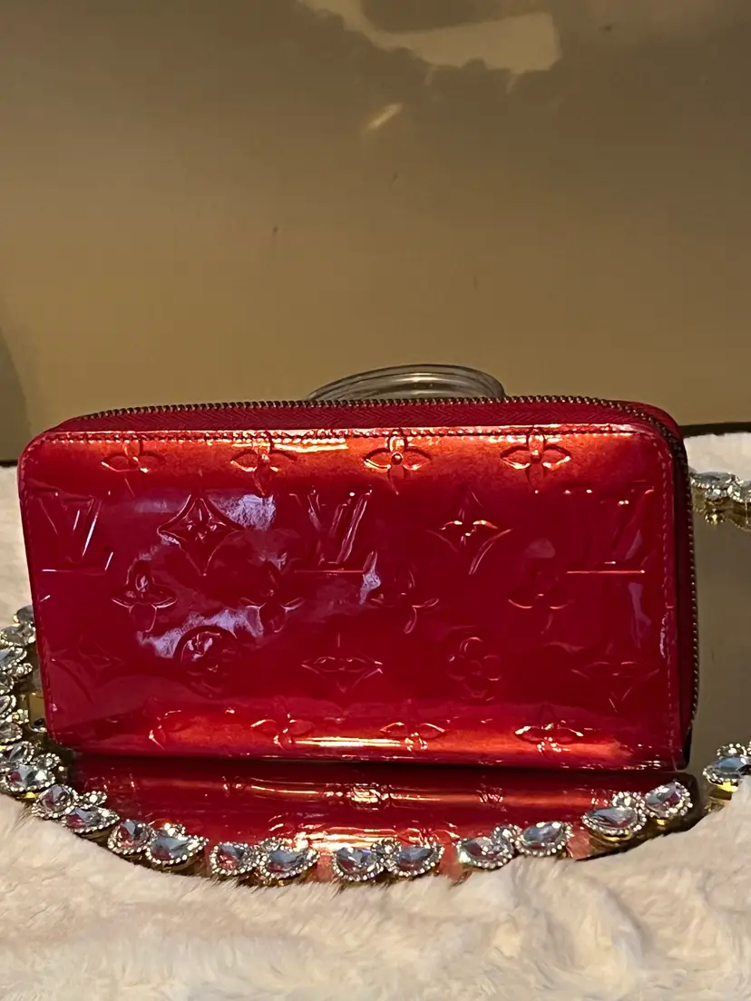 Louis Vuitton Vernis Zippy Wallet