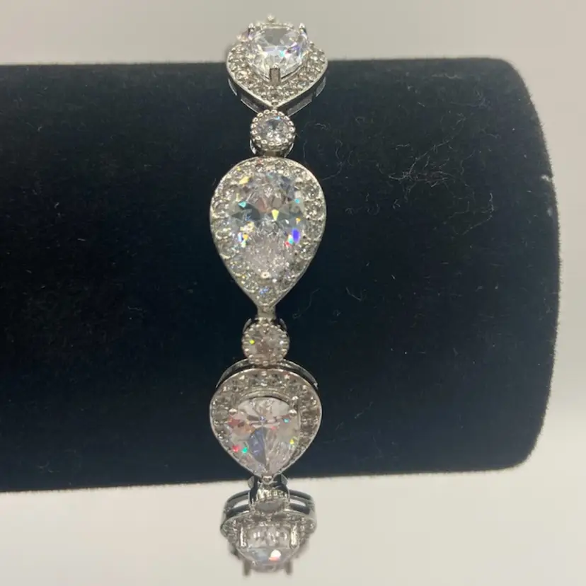 7 1/2” Teardrop Crystal Bracelet With Lobster Clasp