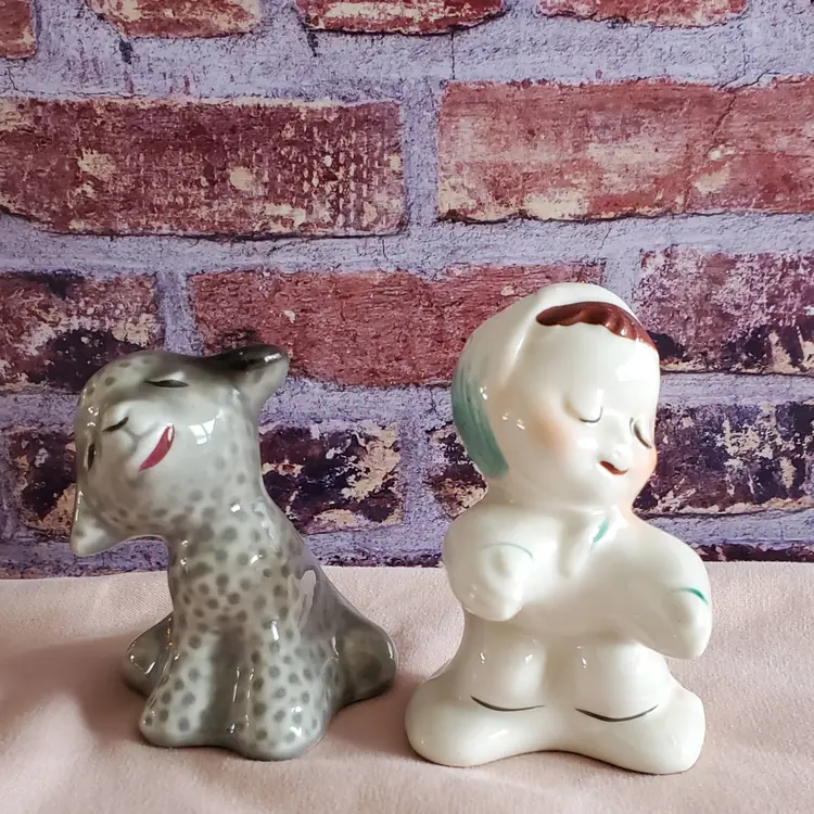 Van Tellingen "Mary Had a Little Lamb" ceramic salt and pepper shakers. GUC