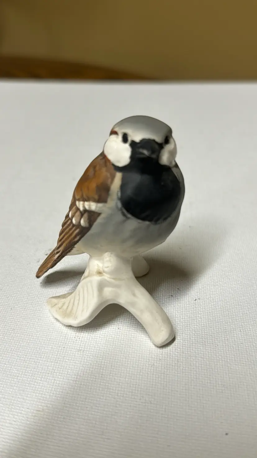 Goebel Sperling Sparrow Moineau Bird Figurine on a Branch 3" Matte W Germany