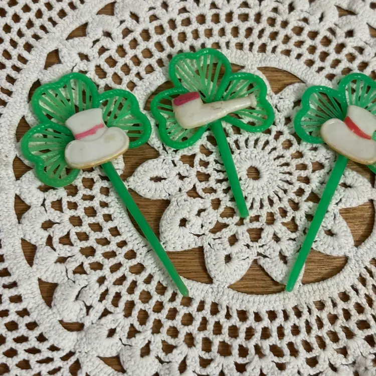 Vintage St. Patrick's Day Set of 3 Shamrock Plastic Cake/Cupcake Toppers 2 Hats 1 Pipe