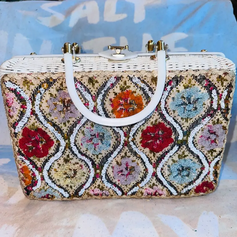 RARE Hard To Find Vintage Tapestry Hand Beaded Wicker Purse Lucite Edging & Handle