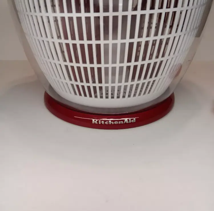 KITCHENAID Very Large Salad Spinner and Fruit Spinner 3 Dividers Red & White