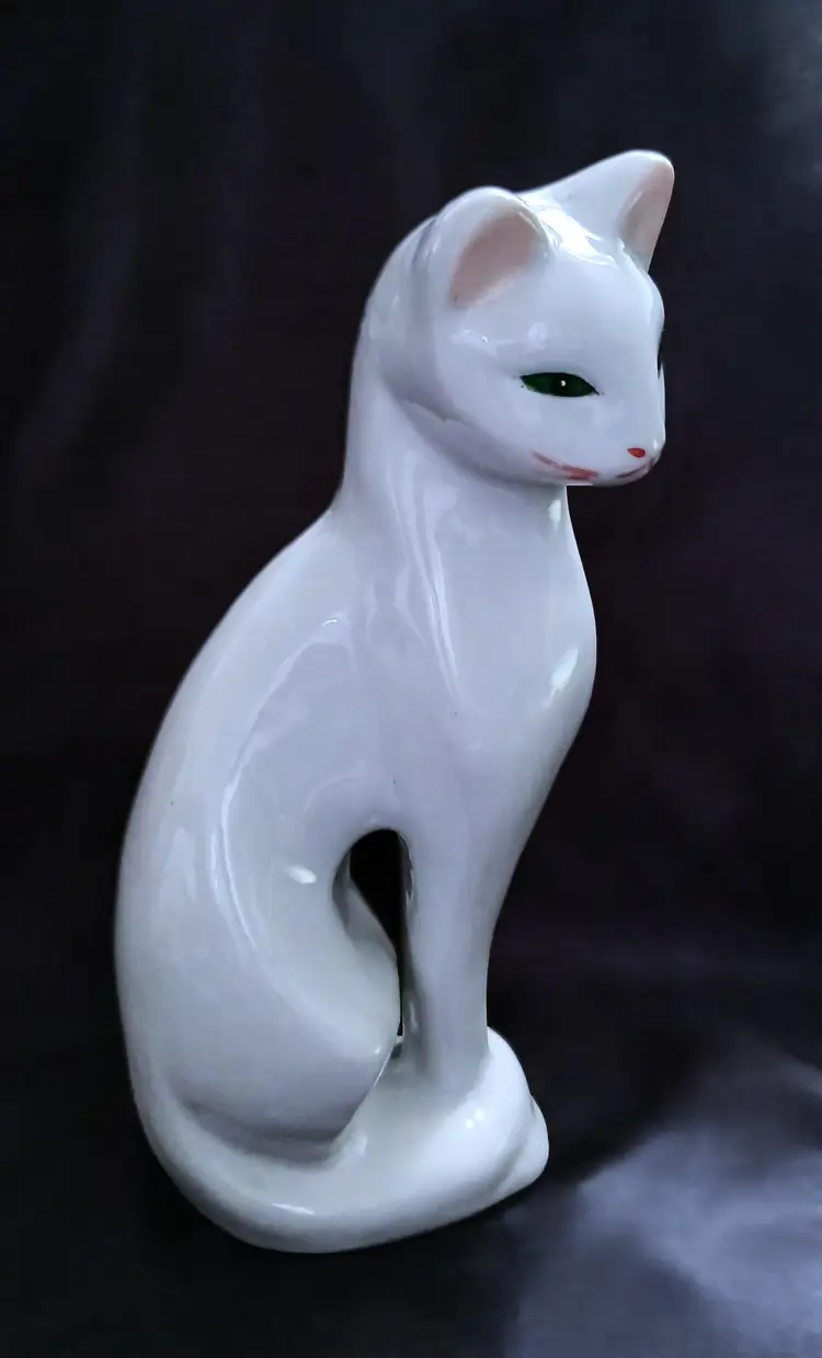 Vintage 1950s or 1960s White Handpainted Art Deco Style Cat Figurine Green Eyes