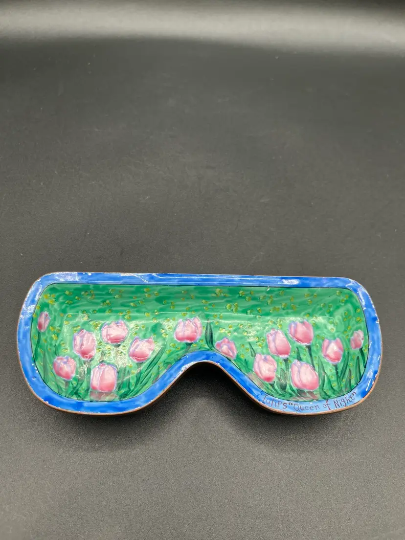 #19 2002 Kelvin Chen Tulips “Queen Of Night” Enamel Hand Painted Eyeglass Holder Tray 6.25”