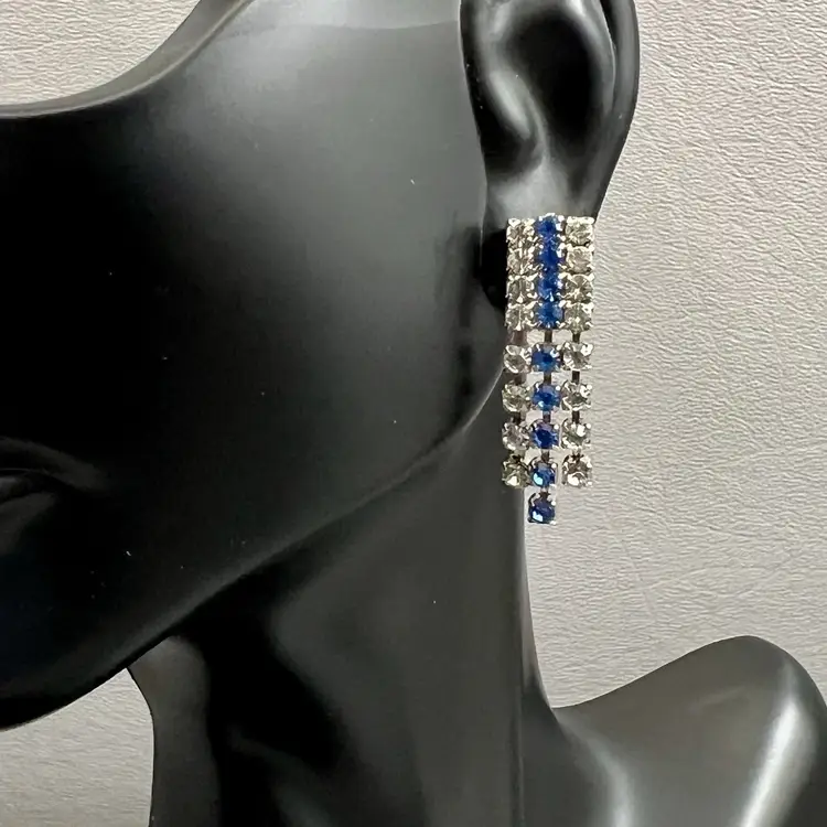 Vintage Dangle Rhinestone Earrings Pierced Clear Blue Silver Tone Pronged 1 1/8in