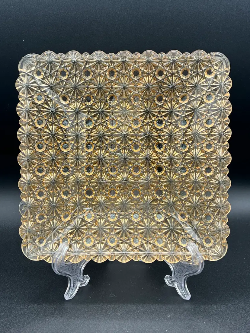 008. Yellow Daisy & Buttons Square Plate With Stand Fenton?