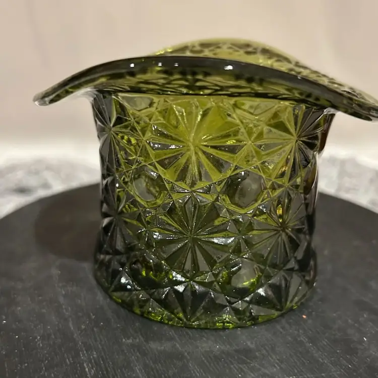 Daisy And Button Green Top Hat Glass Vintage