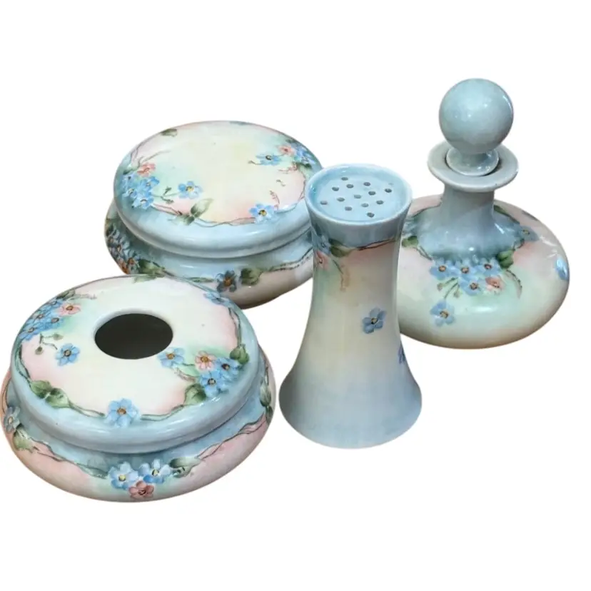 Made in Austria porcelain vanity or dresser set
Perfume, Shaker Or Hat, Pen Holder, Hair Receiver, Powdered Dish.