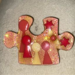 Lucinda ‘People Pin’ - Beautiful Peachy / Pink Puzzle Shape With A Family Of 4 ~ Includes Glittery Background With Two Stars ~ Autism Awareness