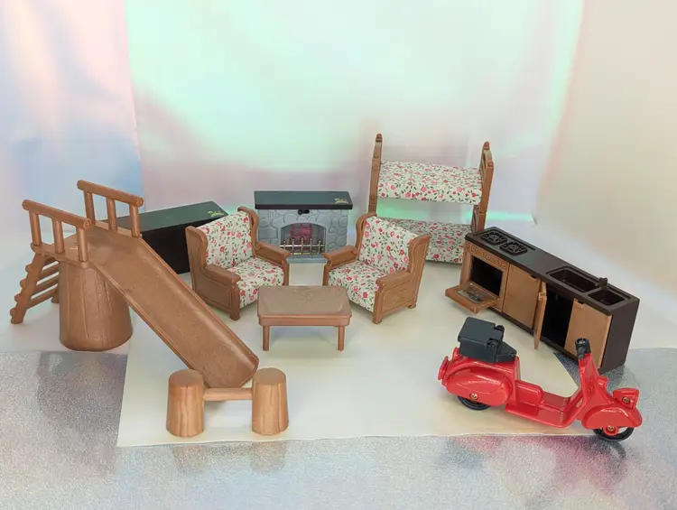 Maple Town Story Furniture lot Bandai 1986 Flocked Animals Living Room Beds Fireplace motorbike slide Vintage TV Cartoon Collectible toys