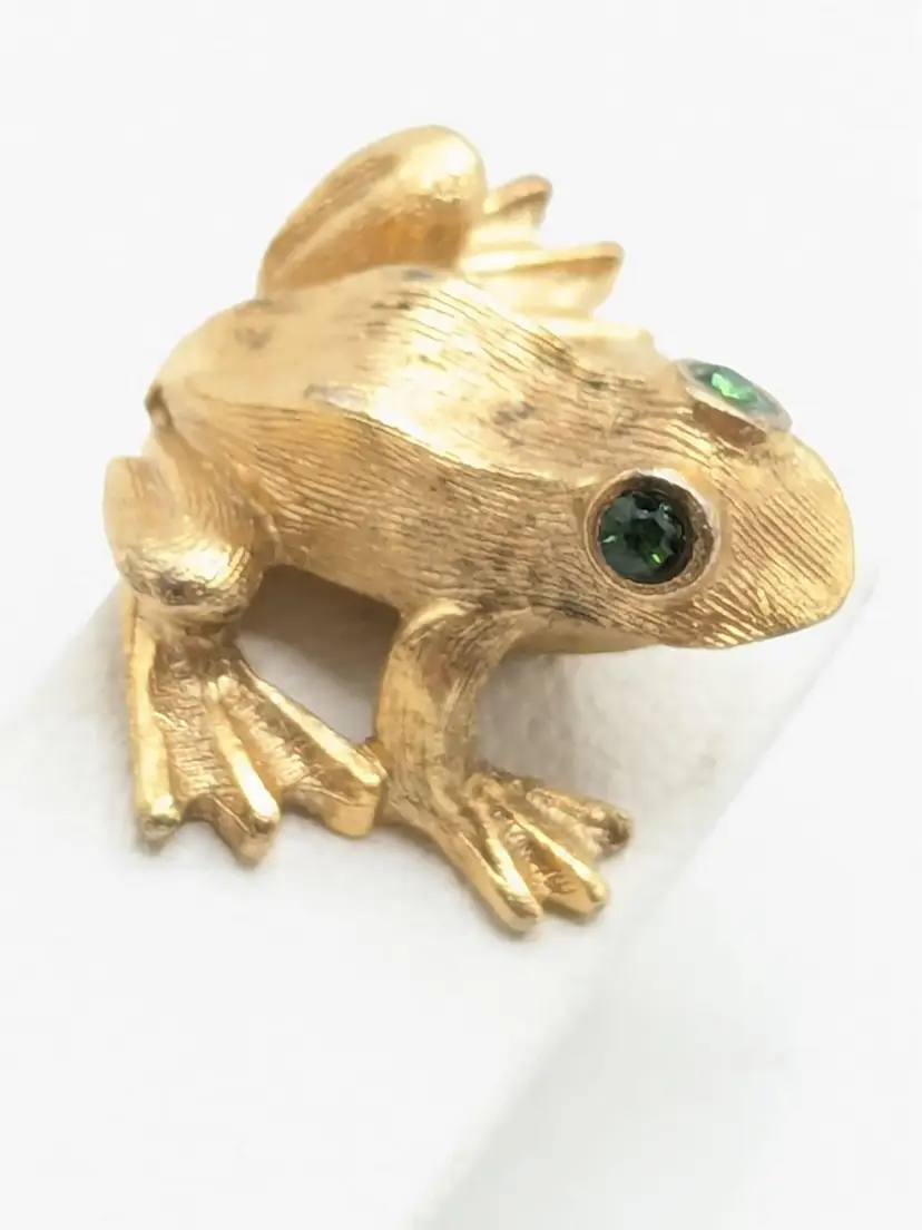 Vintage Avon Frog Tie Tack Lapel Pin Gold Tone Green Gem Eyes