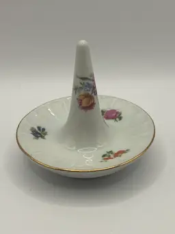 Vtg Crown 1877 CDR Floral Ring Holder, 2 3/4” Round