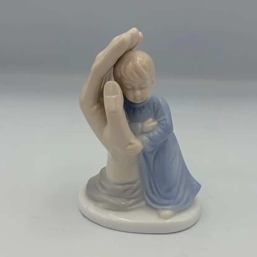 Roman Inc Isaia 49:15 Child in God's Hand Porcelain Figurine Religious Faith Decor