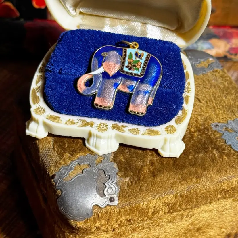 Vintage Cloisonné Enamel Elephant Pendant 1”