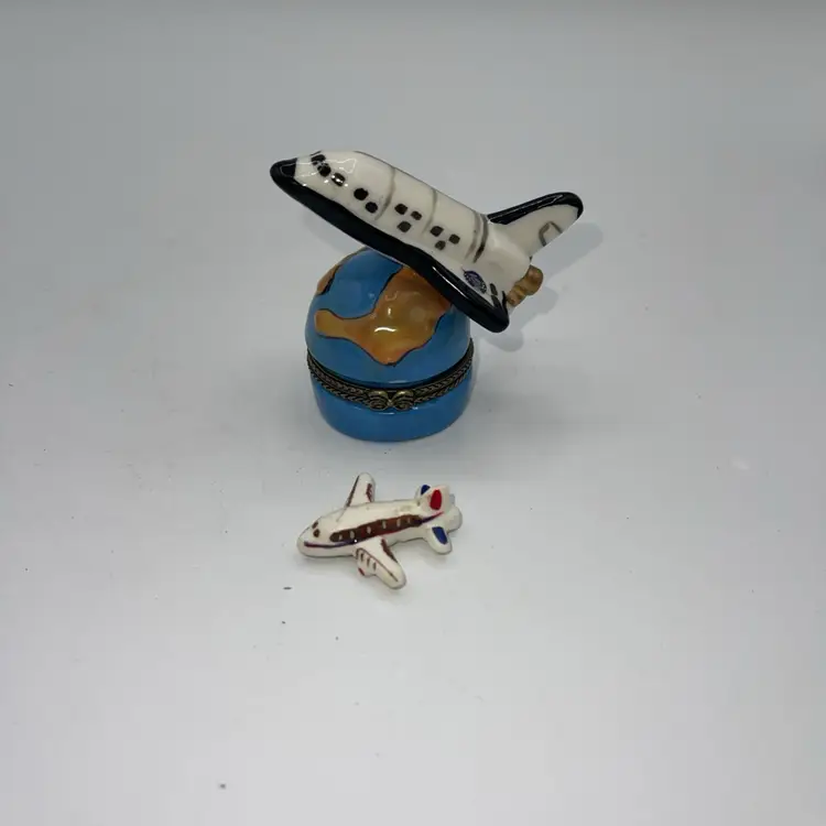 NASA Discovery Trinket Box With Trinket 2.75” hard to find