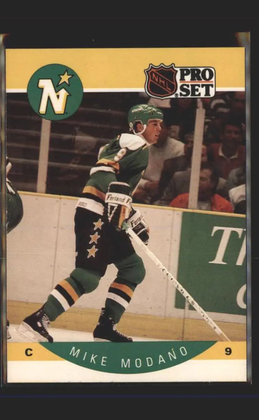 1990-91 Pro Set #142 Mike Modano - (137) - Minnesota North Stars