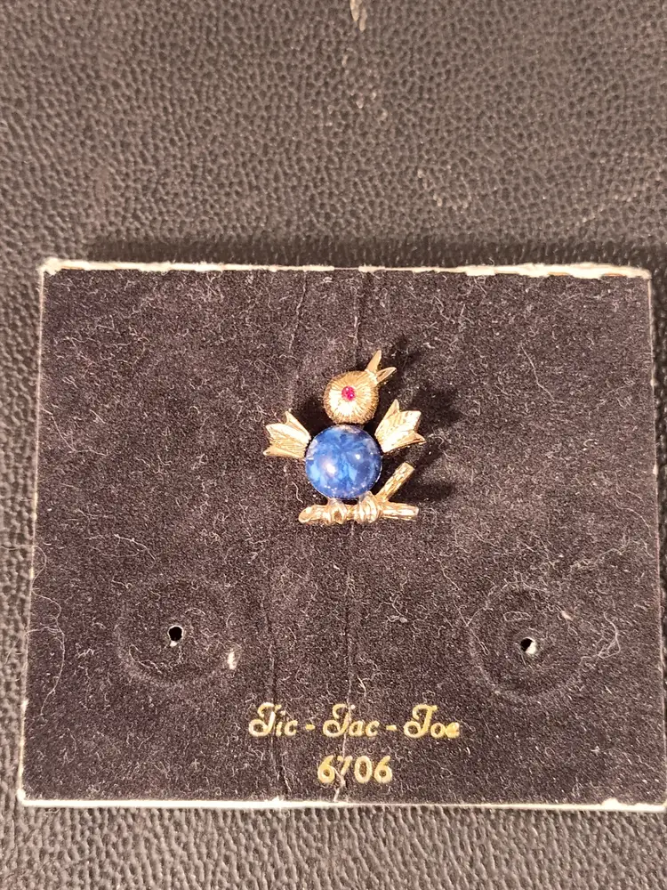 Vintage Sarah Coventry Tic-Tac-Toe bird pin