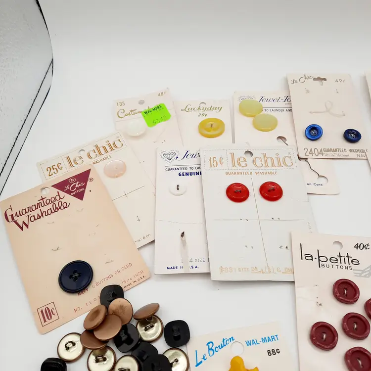 Lot of Assorted Vintage Buttons