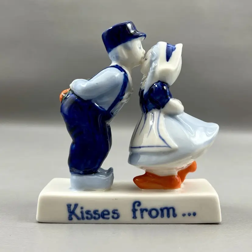 Vintage Kisses From Holland Man Woman Blue White Flowers Ceramic Figurine 4x3.5"