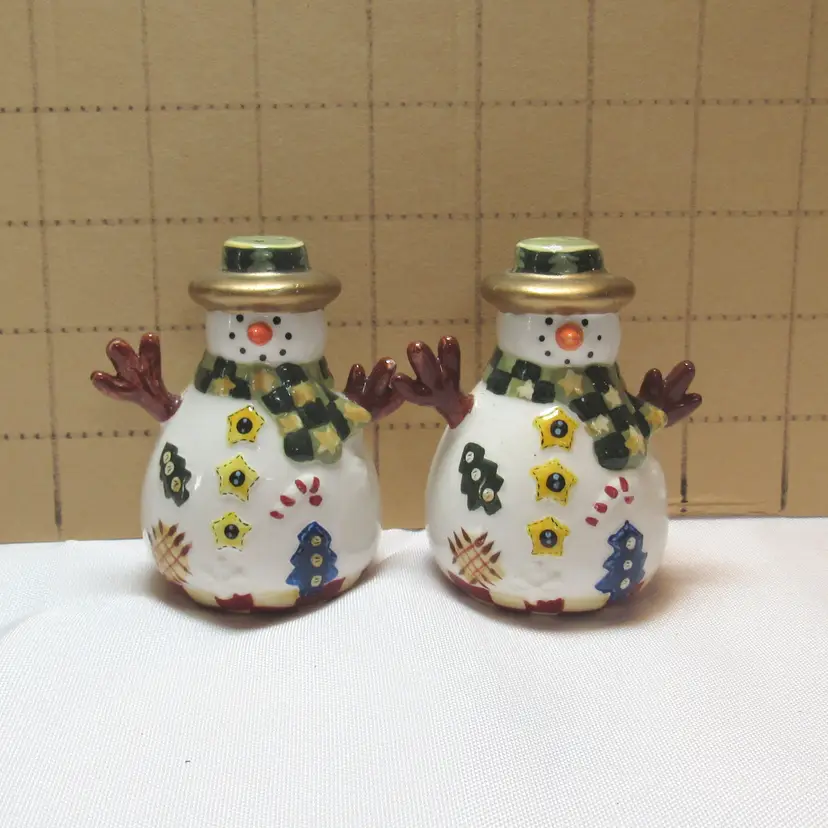 Snowmen with Plaid Scarves Salt and Pepper Shaker Set