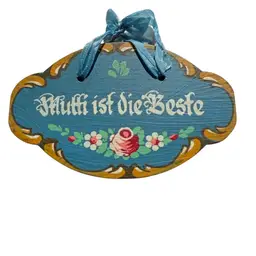 Wall plaque that says mom is the best Folk Art