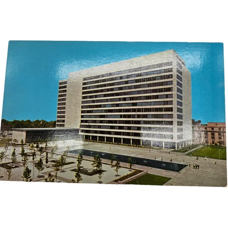 Vintage Unused Postcard of The Indiana State Office Building Indianapolis IN