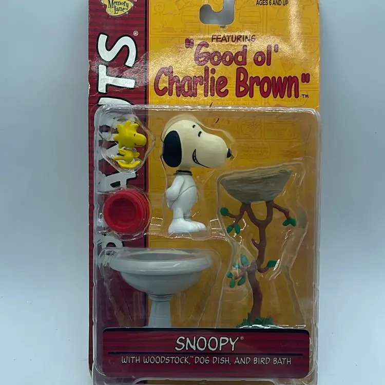 Peanuts Snoopy and Woodstock figure made by memory lane new in the box. Largest piece is 5 inches.