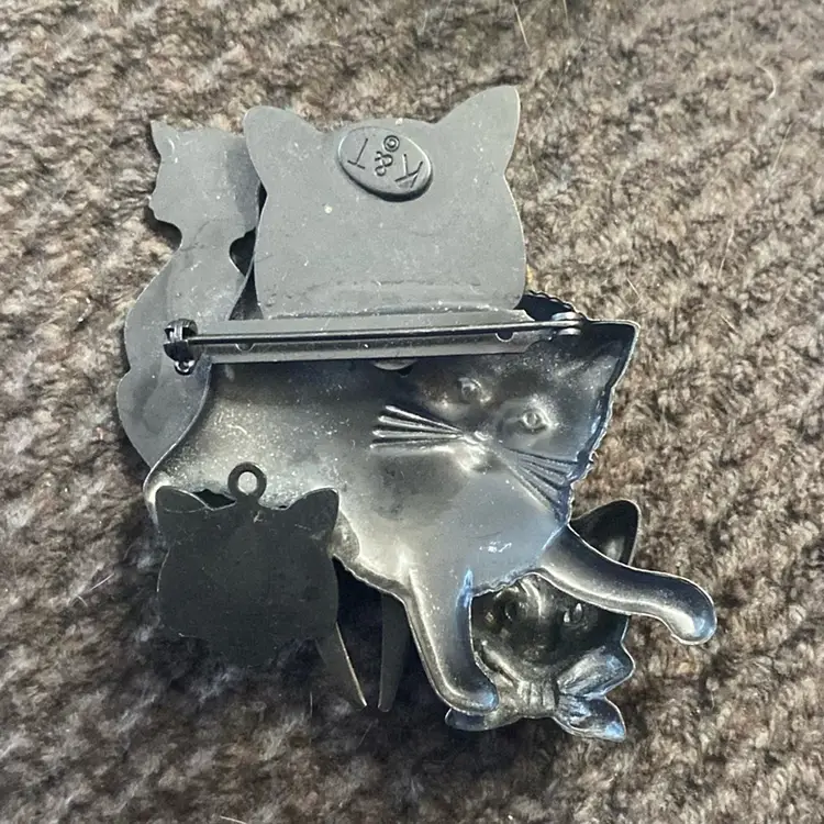 K & T Cat Brooch 2 1/2” X 2 1/2”