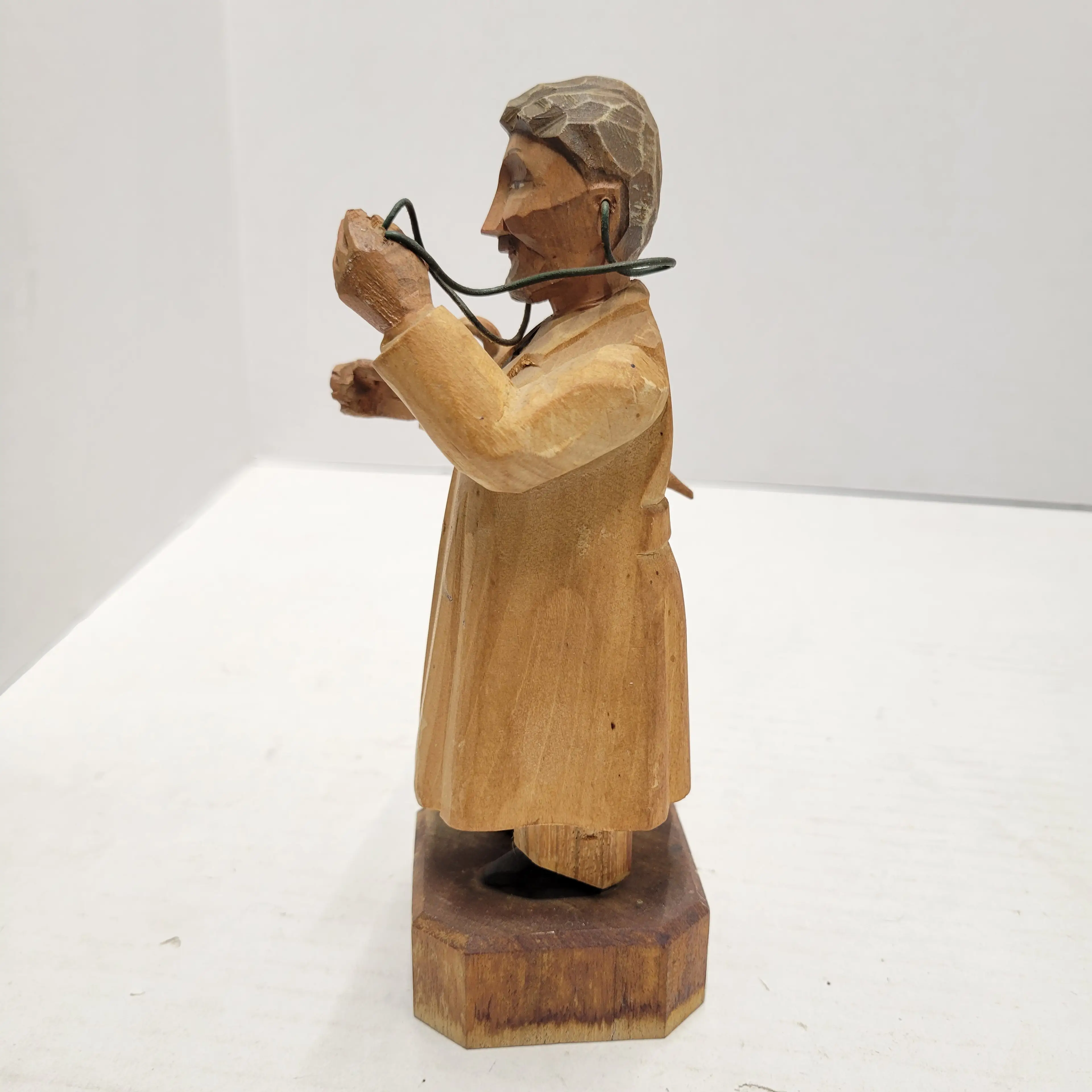 Image 4 of 8